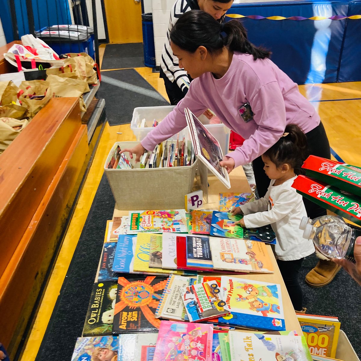 Bogotapreschool's tweet photo. 📚#FreeBooks for #Families and the moment this little one climbed into the cozy bin 🙏 #PreschoolParentInformationFair #FirstAnnual #earlyliteracy #Preschool
@BogotaPublic https://t.co/NYhuUT35n4