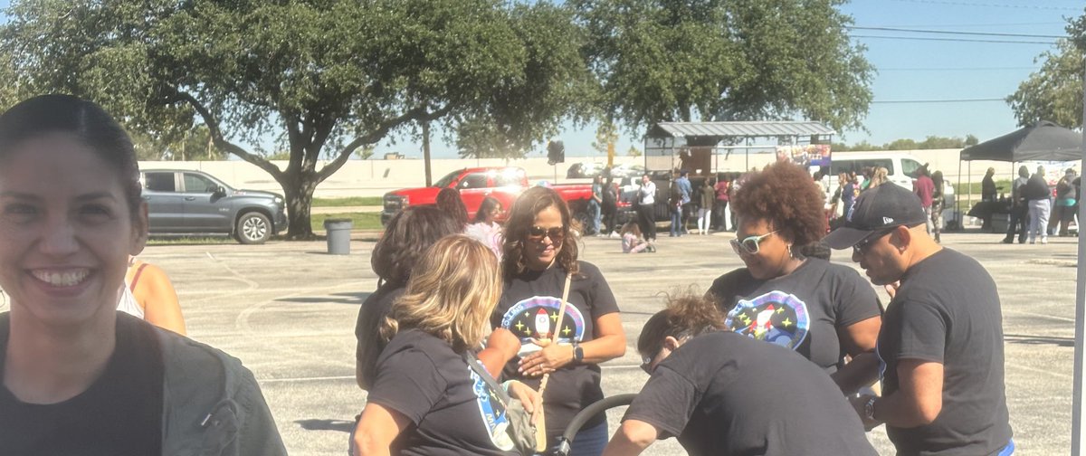 Collins Library (@collins_library) on Twitter photo Our youngest ā¦<a href="/ExplorersCol/">Collins Elementary</a>ā© are here celebrating being #AliefProud. Our #explorersonamission meeting their future ā¦<a href="/AliefISD/">Alief ISD</a>ā© teachers. ā¦<a href="/MytraCunningham/">Dr. Mytra Cunningham</a>ā© what a great turnout! Our youngest ā¦<a href="/ExplorersCol/">Collins Elementary</a>ā© are here celebrating being #AliefProud. Our #explorersonamission meeting their future ā¦<a href="/AliefISD/">Alief ISD</a>ā© teachers. ā¦<a href="/MytraCunningham/">Dr. Mytra Cunningham</a>ā© what a great turnout!
