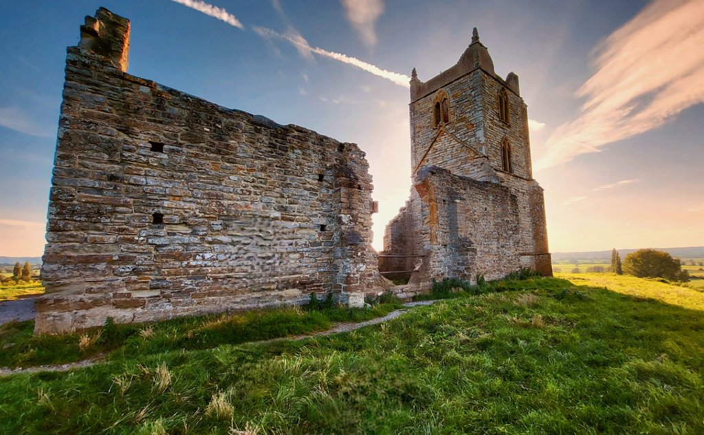 Burrow Mump, Somerset 
#BurrowMump #Somerset #HistoricalBuilding #historicalChurch
#landscapearechitecture