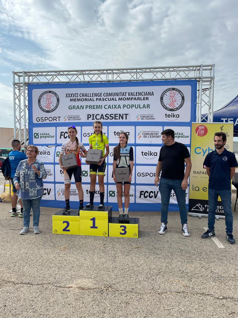 SGarzelliTeam's tweet photo. Comienza la temporada CX con 🏆 para Sara CALATRAVA y liderato de la Challenge. Carrera accidentada para Adriel Heredia y Samuel Coret que han sufrido caída y no han podido recuperar. Manuel Ramos, Isaac Vilchez, África y Adrián Pardo… diversión a tope.

#stefanogarzelliteam https://t.co/HLX3iRNUqi
