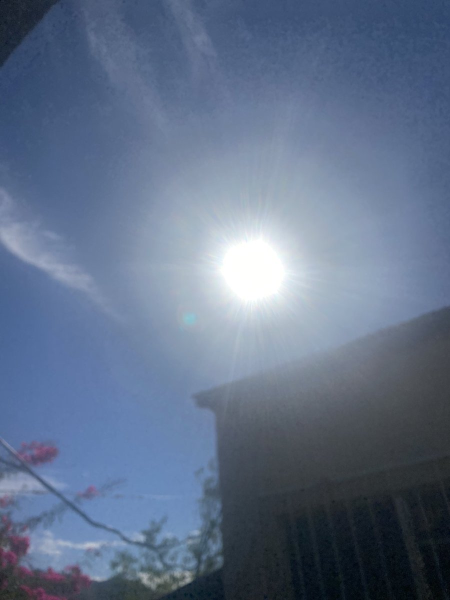 NormisOzuna's tweet image. Tomé la foto sin mirar 🙈
#EclipseAnularSolar