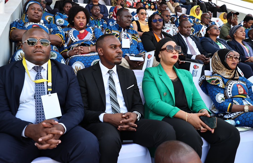Wageni mbalimbali waliohudhuria maadhimisho za mbio za Mwenge wa Uhuru ambazo Kitaifa zimefanyika Mkoani Manyara tarehe 14 Oktoba, 2023.