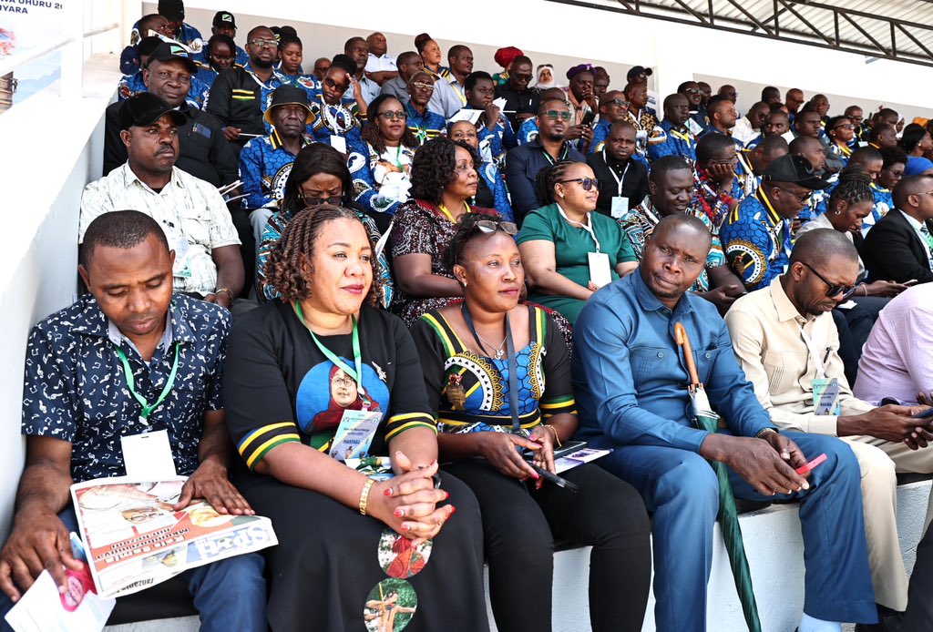ikulumawasliano's tweet photo. Wageni mbalimbali waliohudhuria maadhimisho za mbio za Mwenge wa Uhuru ambazo Kitaifa zimefanyika Mkoani Manyara tarehe 14 Oktoba, 2023. https://t.co/eyuIaKjS0d