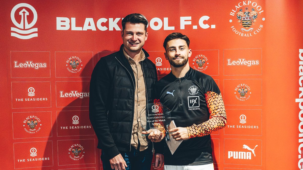 🏆 Yesterday's <a href="/Beaverbrooks/">Beaverbrooks the Jewellers</a> Man of the Match, chosen by <a href="/eenergyplc/">eEnergy</a>, collects his award.

🍊 #UTMP | <a href="/owenoddale10/">Owen Dale</a>