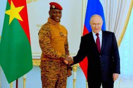 Direct_News024's tweet photo. 🔴 Ça avance bien du côté du Mali et du Burkina Faso. 

La Russie va construire une centrale nucléaire au Burkina Faso et coopérer sur le nucléaire civil avec le Mali. https://t.co/hss60CF4AI