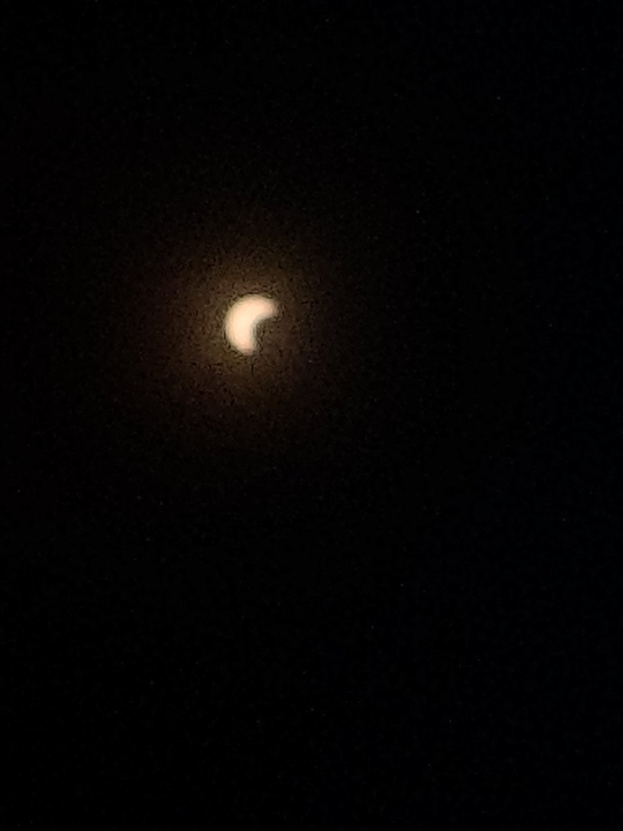 A_n_i_k_a_19's tweet photo. THE ECLIPSE WAS SEEN @iuastro #iubeclipse https://t.co/7cESQxL6qx