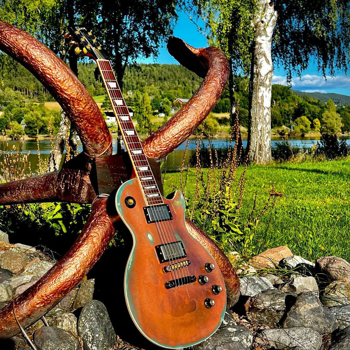 SeymourDuncan's tweet photo. We know you've heard of the famed Gold Top Les Paul, but what about the Copper Top? The super rare finish was only available for a few years, and this 2003 Les Paul is rocking a set of MJ's Magicbuckers: https://t.co/jrPG0Ywvhs
📷 tomasfjeld (IG)
#SeymourDuncan #CopperTop https://t.co/s75zyRGMez