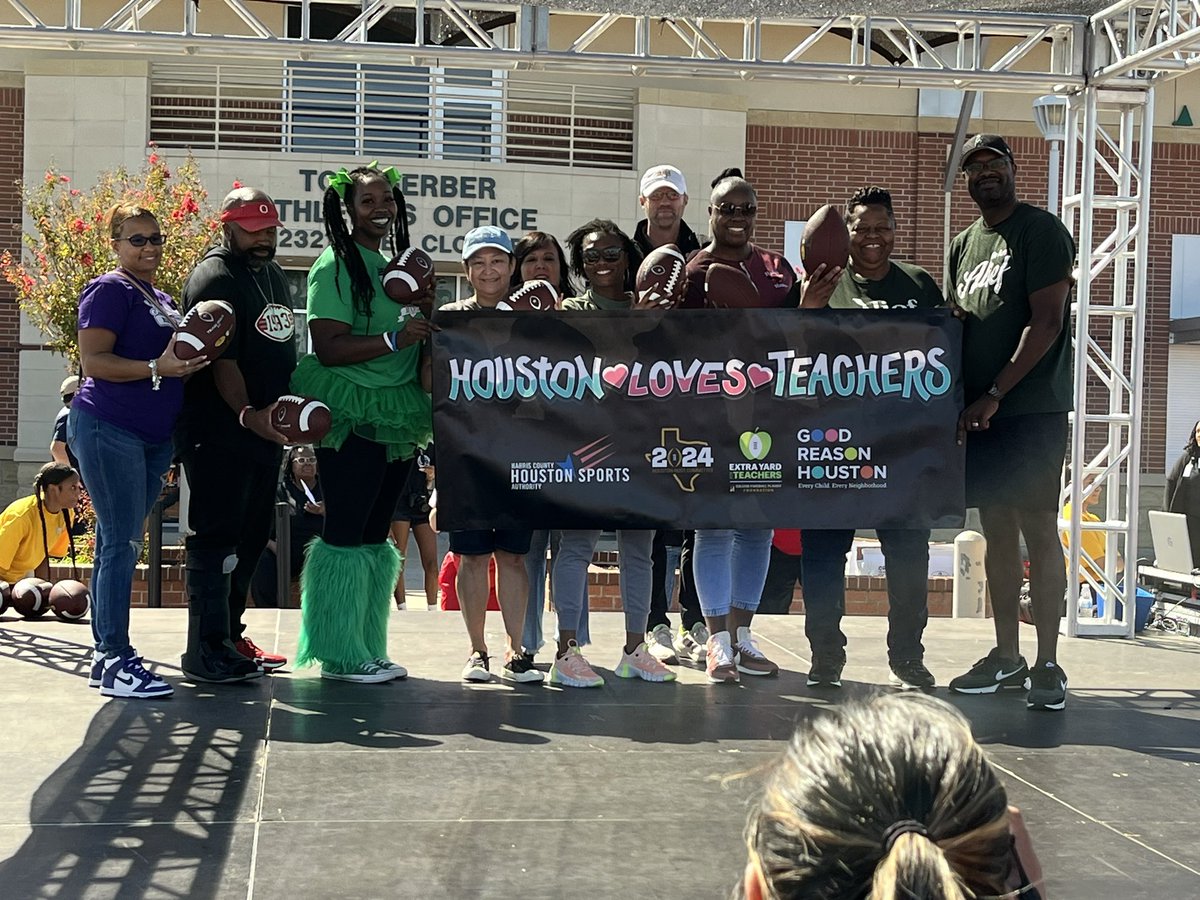 heatherturner70's tweet photo. @AliefWellness. #AliefProudDay @Martin_Mustangs @Martin_FAME1 is proud of our teachers.  Congrats to @VJones_ELA  and @MsZulmaBlanco  for winning Houston’s college football playoff extra yard teacher recognition. https://t.co/pfUkWn0COI