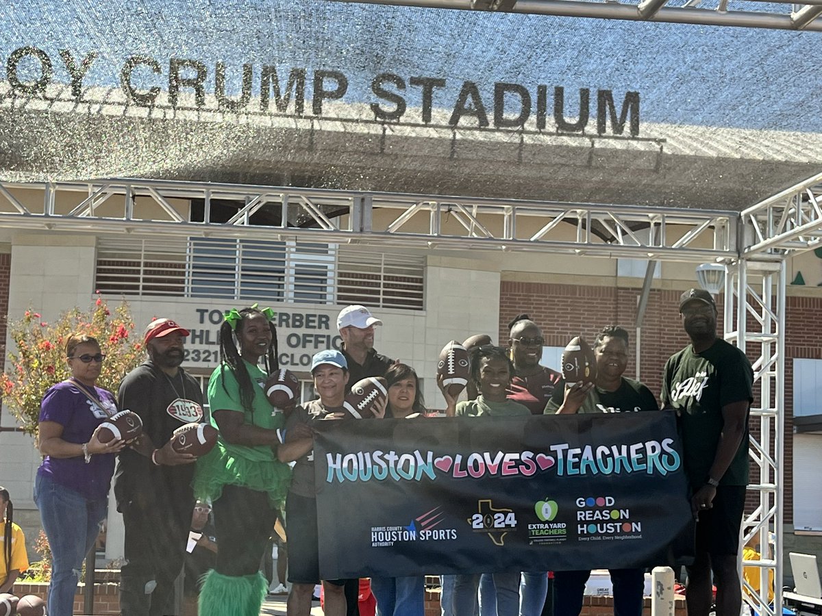 heatherturner70's tweet photo. @AliefWellness. #AliefProudDay @Martin_Mustangs @Martin_FAME1 is proud of our teachers.  Congrats to @VJones_ELA  and @MsZulmaBlanco  for winning Houston’s college football playoff extra yard teacher recognition. https://t.co/pfUkWn0COI