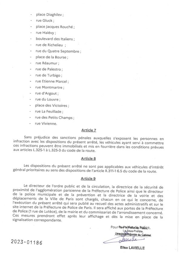 MParisCentre's tweet photo. ⚠️ 👟18e édition des #10kmParisCentre : ce dimanche 15 octobre, par arrêté de la @prefpolice, la circulation et le stationnement dans plusieurs voies sont provisoirement modifiés 👇 https://t.co/zz0I4Y5M7O