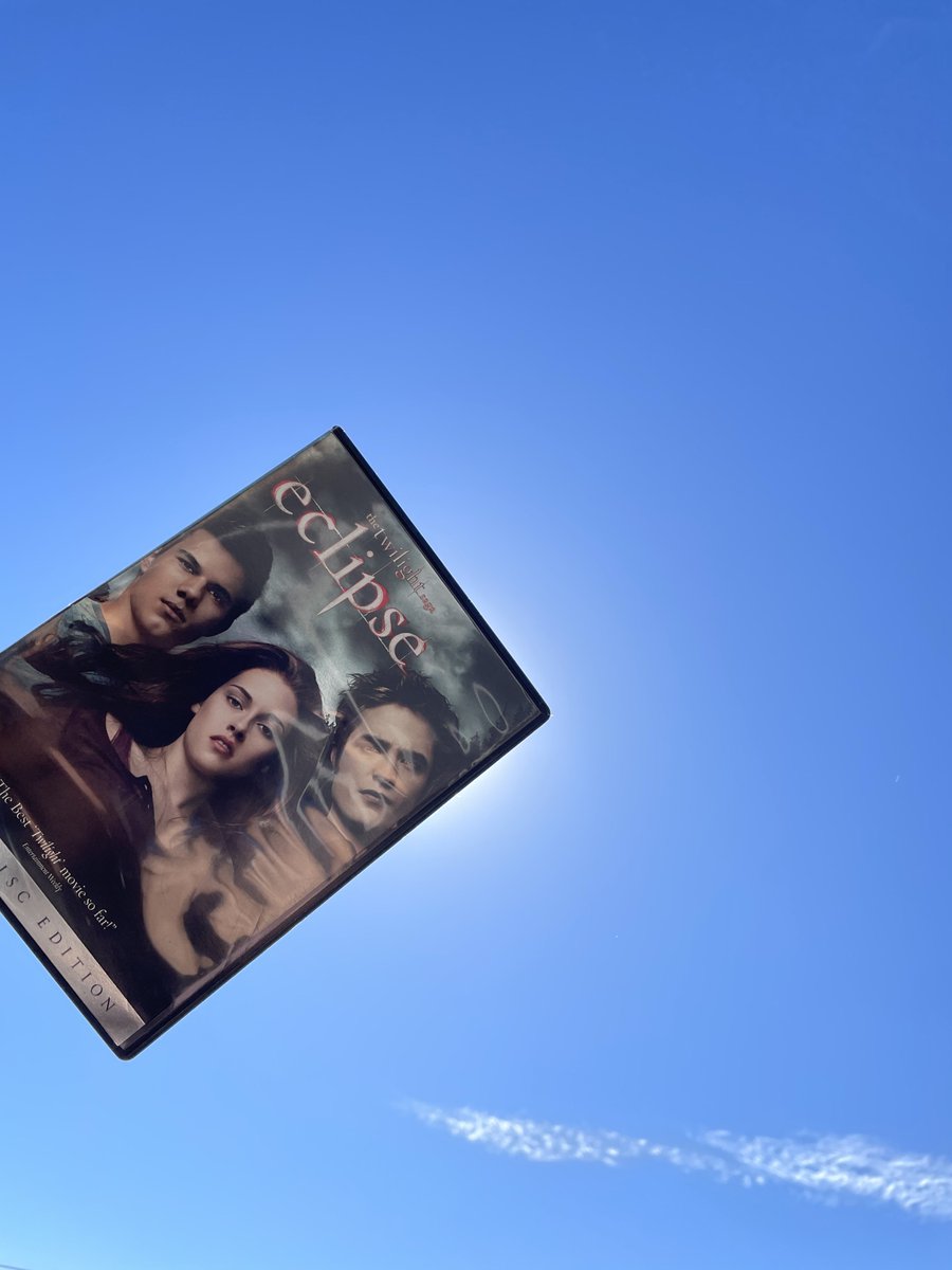 shotimejess's tweet image. got a perfect picture of the eclipse this morning