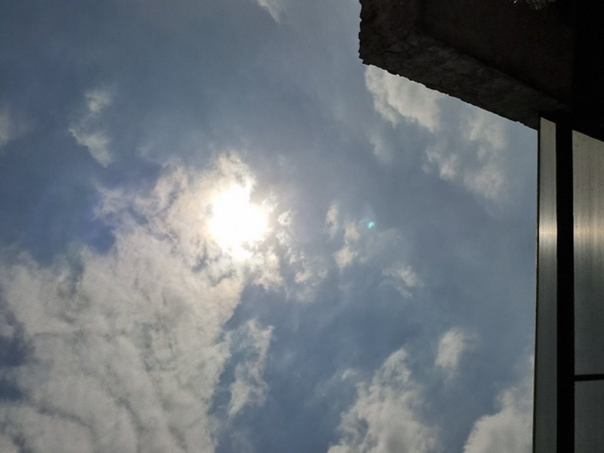 croldan10's tweet photo. Así al momento #EclipseSolar #Tlalpan #CDMX #Eclipse https://t.co/I9NIIIYlqW