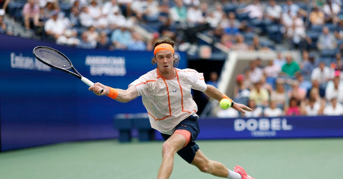 Rublev defeats Dimitrov to set up Shanghai final with Hurkacz reut.rs/3rTFF6E