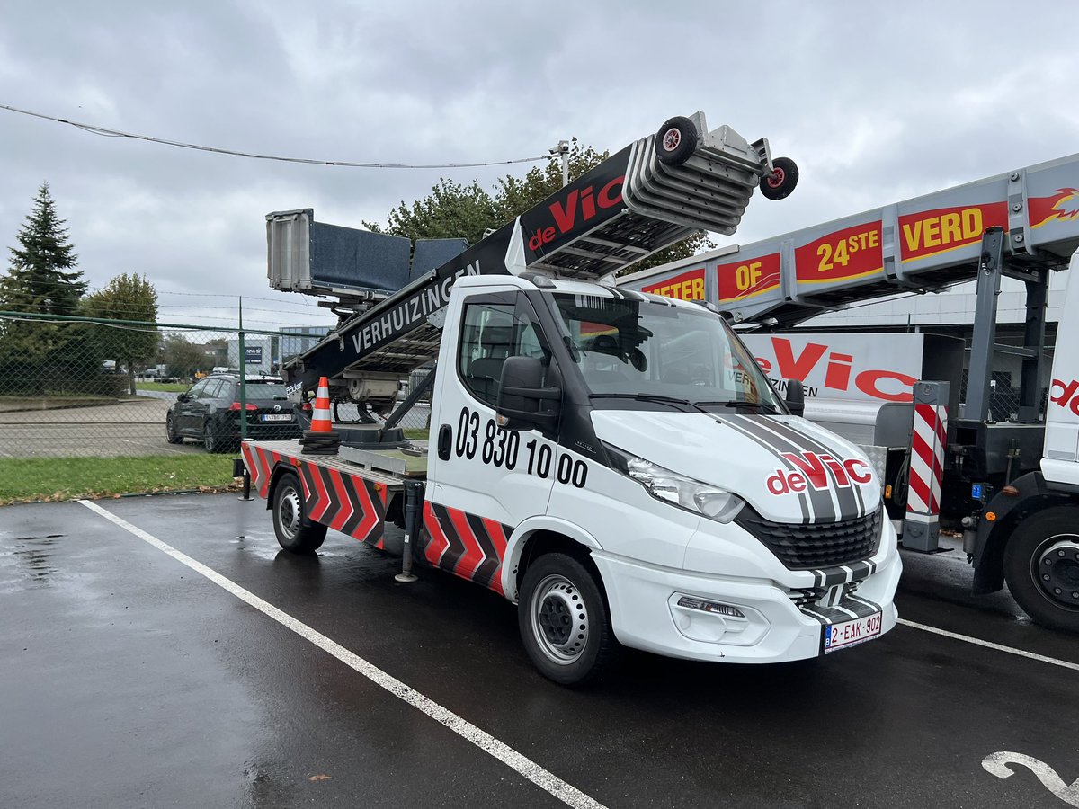 de_vic_mover's tweet photo. #nextlevelmover #verhuizing   #verhuizer #verhuis #verhuizen #verhuisbedrijf #verhuizingen #moving #mover #deverhuisexpert #verhuisspecialist #superlift #70meter #24steverdiep #hogerlager #ladderlift #storage #container #meubelbewaring #bewaring #opslag #verhuizingendevic https://t.co/k8xg9yrzAp