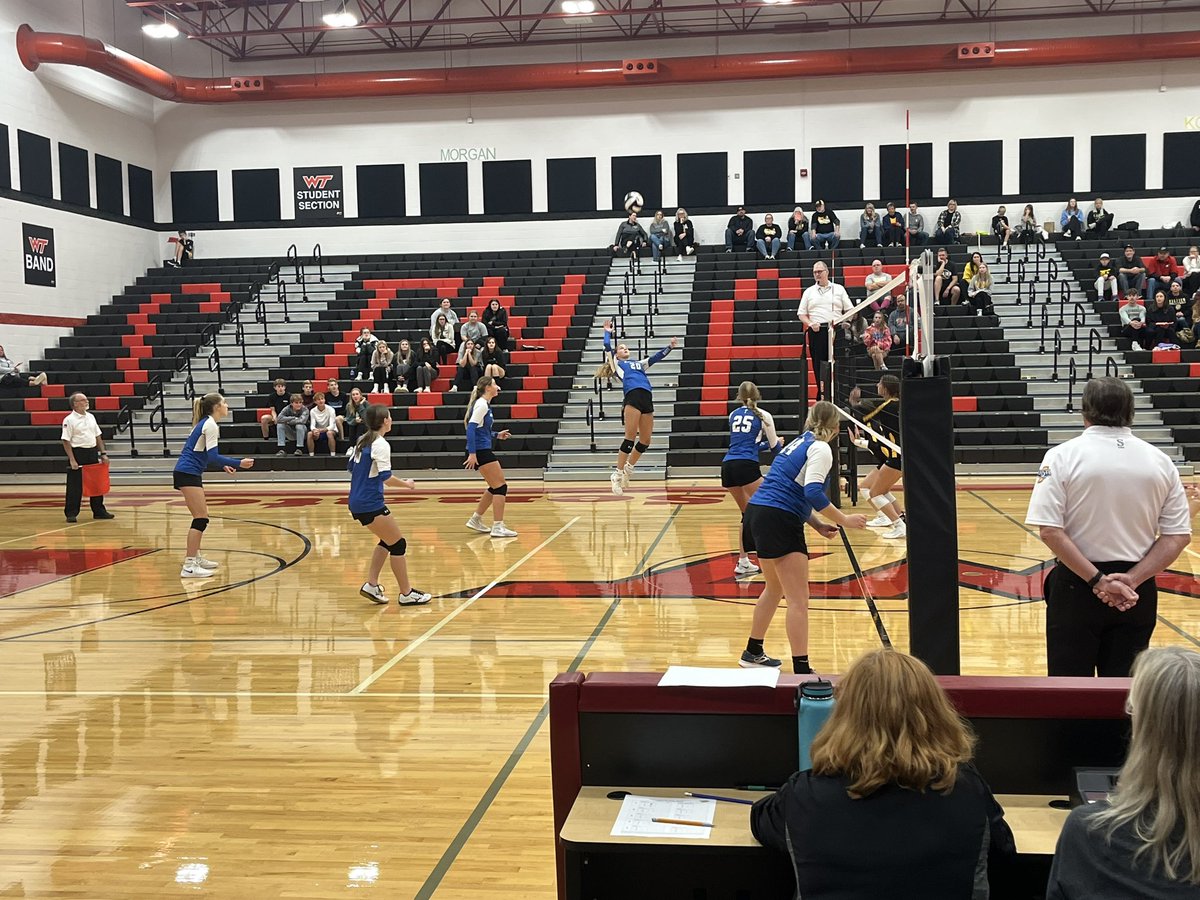 KSchluRosati's tweet photo. At @IHSAA1 π Sectional #49 at Washington Township High School. @KoutsAthletics vs Demotte Christian.
Fun Auntie time w/ my little niece joining me today.
#BeAChampionOfHighSchoolSports #ThisIsYourIHSAA #FaceOfSportsmanship #EducationBasedAthletics #AuntMode @ihsvca https://t.co/RPzgbn67iw