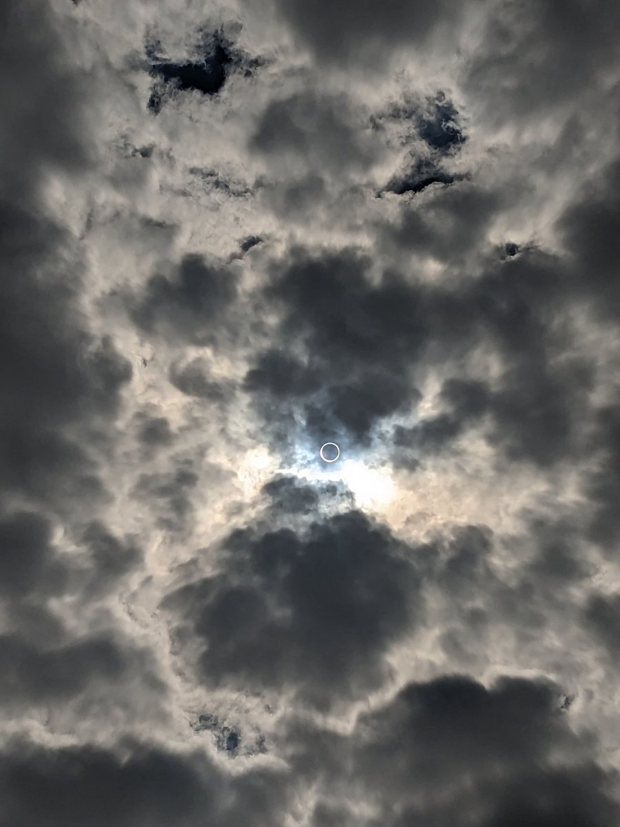 nirlava's tweet photo. I SAW THE ECLIPSE https://t.co/XmDnwOnNHA