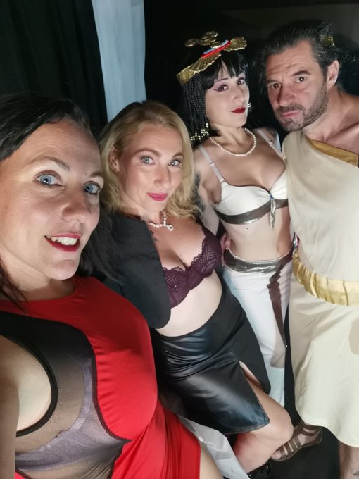 C'est parti pour Ast&eacute;rix et Ob&eacute;lix Mission Cl&eacute;op&acirc;tre version X 😈🔥 RDV au Cin&eacute;max du salon de Metz jusque<a href="/tag/mvsales"class="tags"><span>#mvsales</span></a>