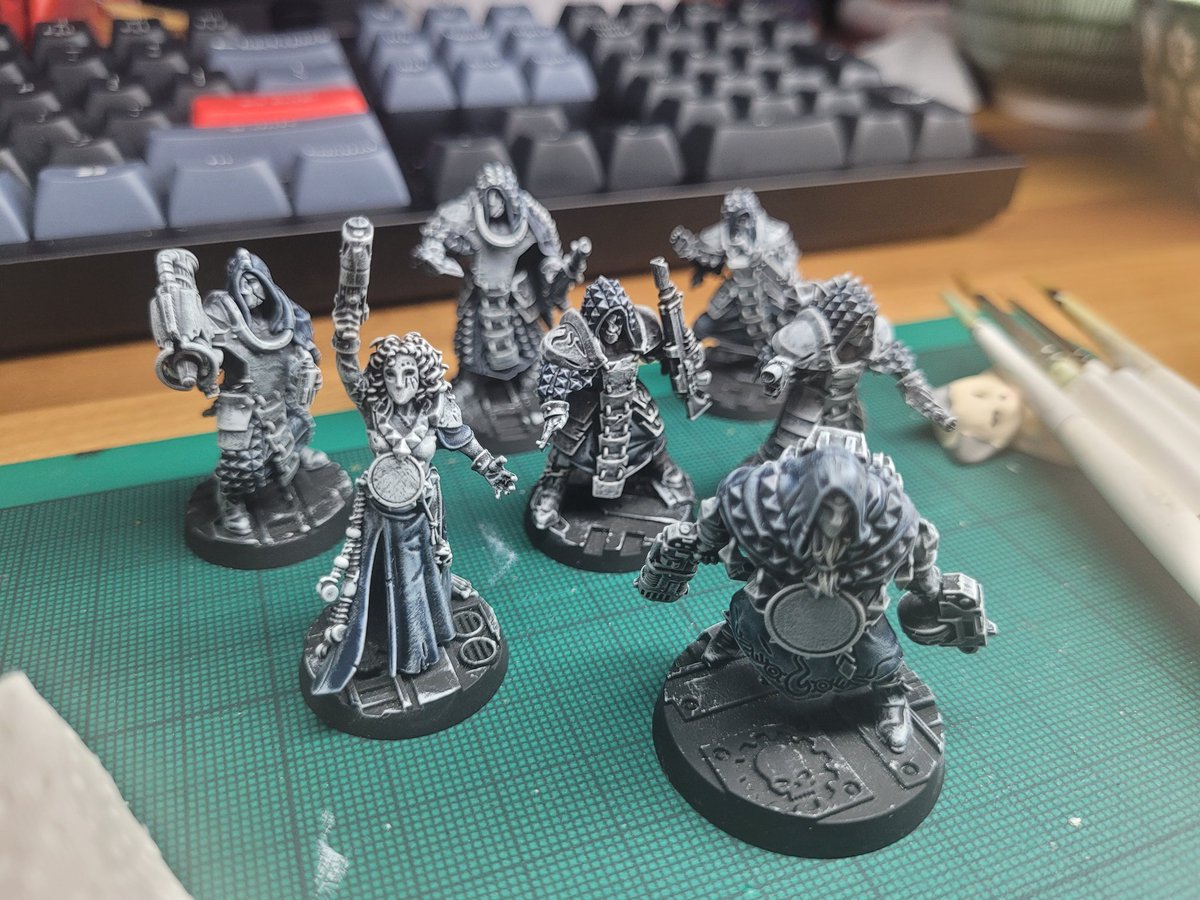 vividardent's tweet photo. it's not a drill, paint is starting to go on my next Necromunda gang https://t.co/2ulEyPq4OL