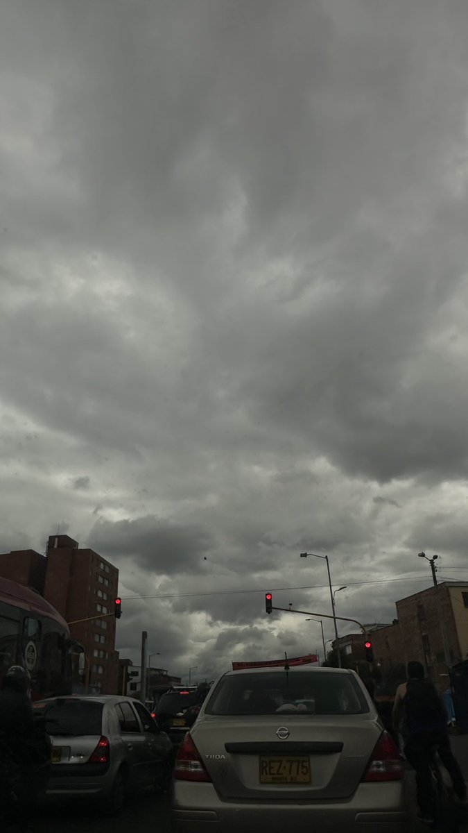 pamelacastrol's tweet photo. La belleza de eclipse en Bogotá. https://t.co/PpGqr6J9bK