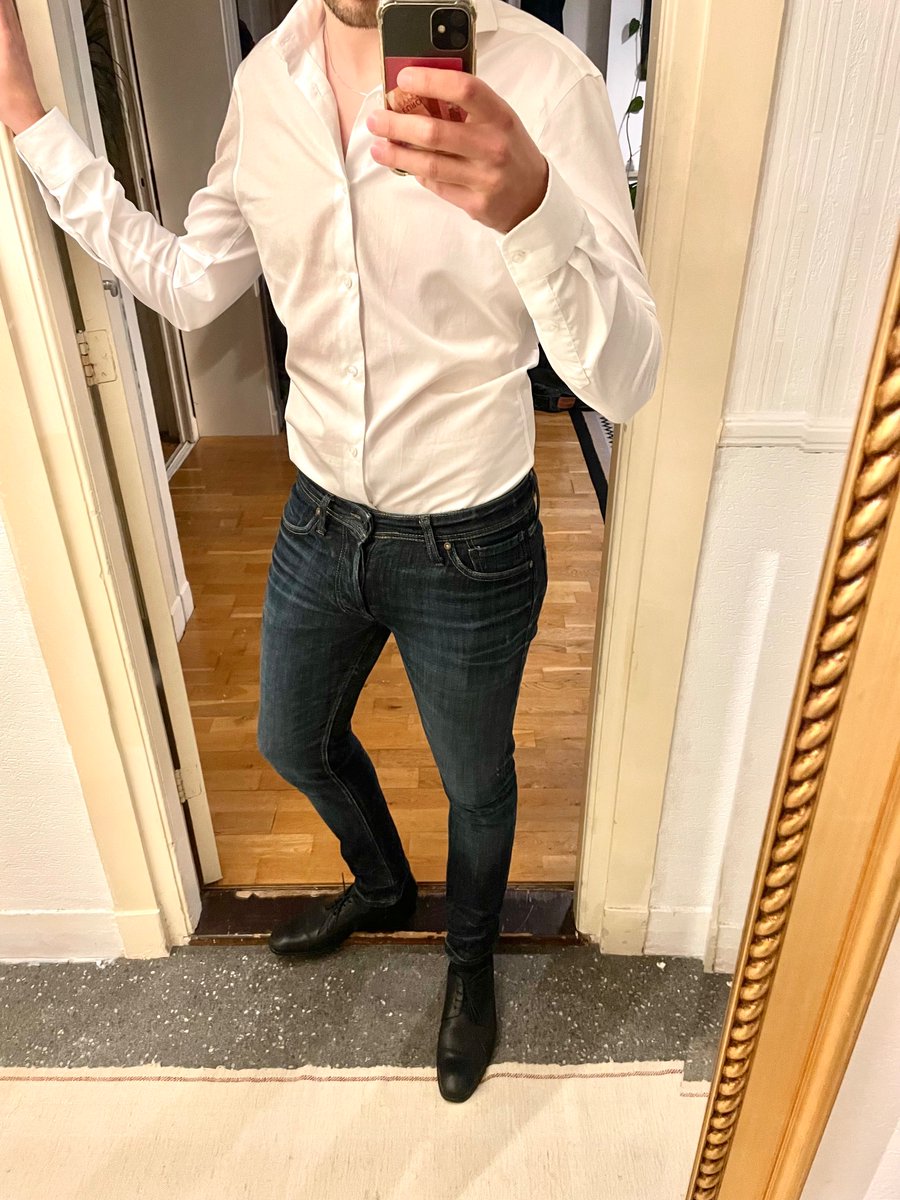 Smart casual today, do I need a tie? #smart #dapper #menayplay #gay #suit #whiteshirt #oxfords #tie