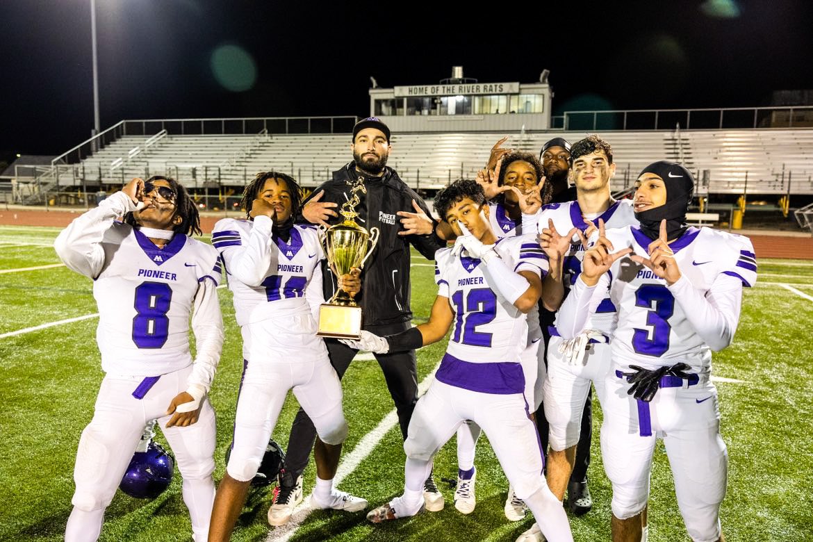 MalekFarha12's tweet photo. All the hard work we put in, adversity we’ve faced over the years, all the hate we’ve had to take is paying off this szn. we’re doing something that hasn’t been done in a while. first winning record since 2015 and secured a spot in the playoffs since 2019. #citychamps #team133 https://t.co/hnBD3mDBlL