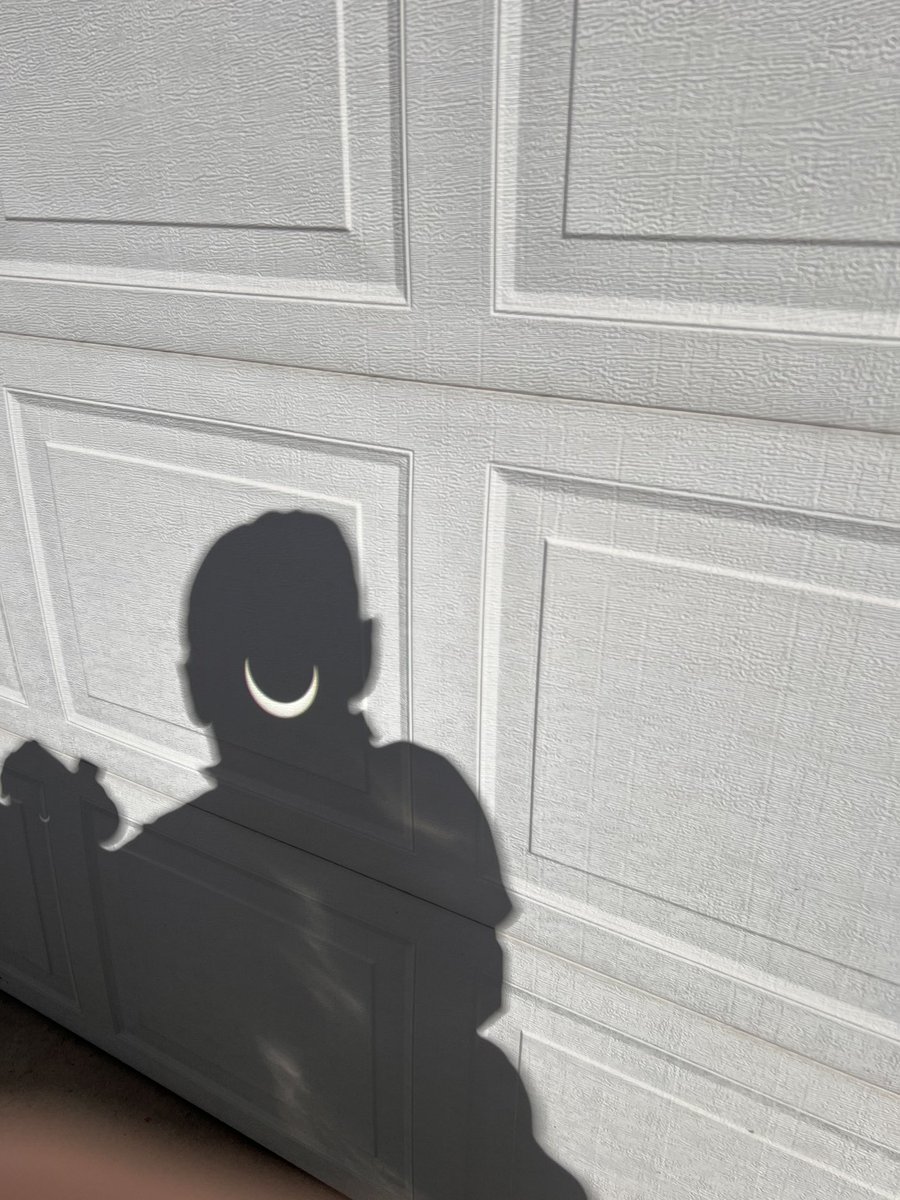 JZ_OBrien's tweet photo. Not the best eclipse image but it brought a smile to my face https://t.co/wNO0WzjP0g