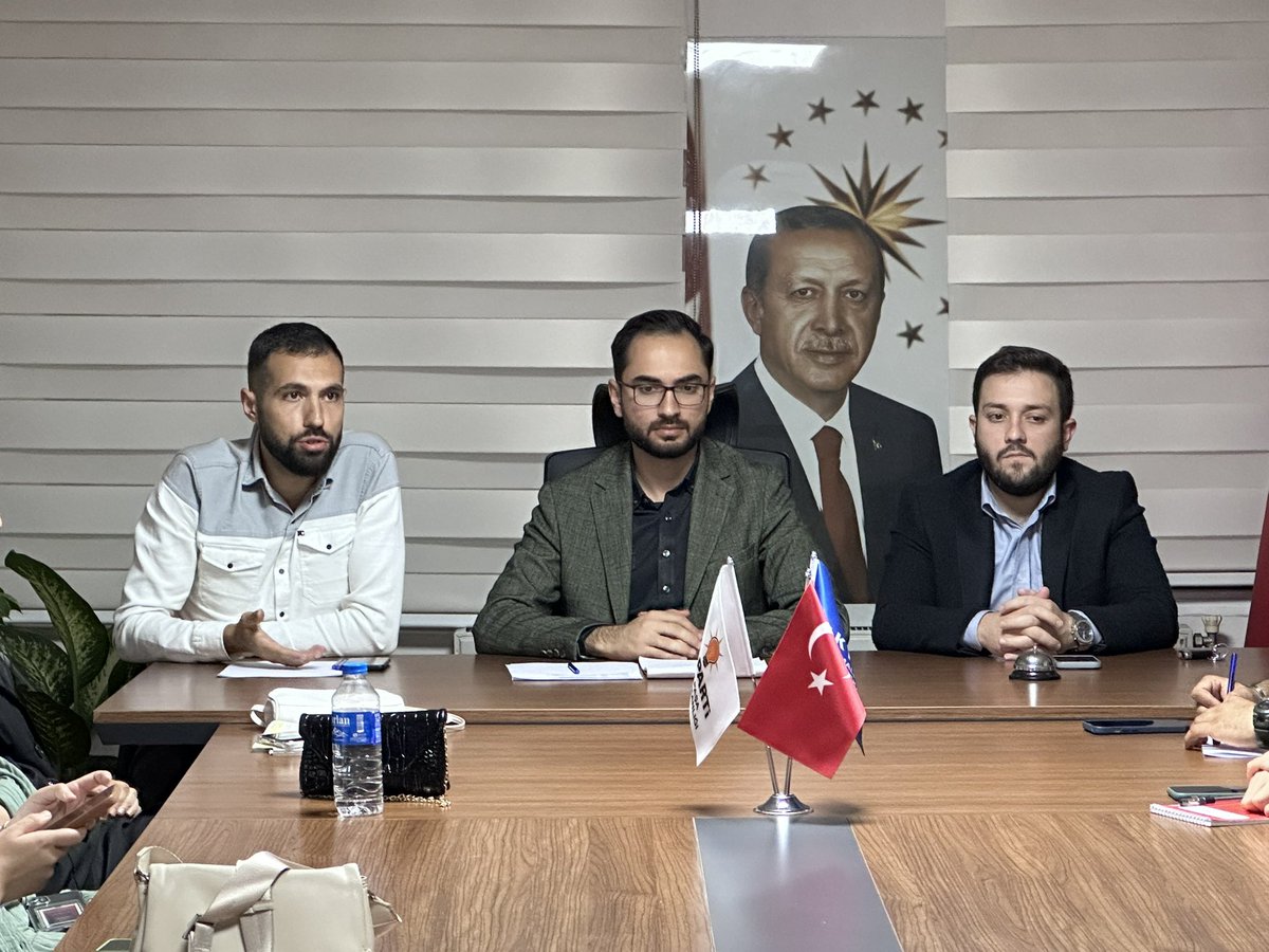 AkGenclikKmlps's tweet photo. Gençlik Kolları Olarak Haftalık Olağan yönetim kurulu toplantımızı ilçe başkanımız @yavuzyilmaz35 ’ın riyasetinde gerçekleştirdik. 

Aldığımız kararların hayırlara vesile olmasını temenni ediyoruz. https://t.co/af16W4mmnb