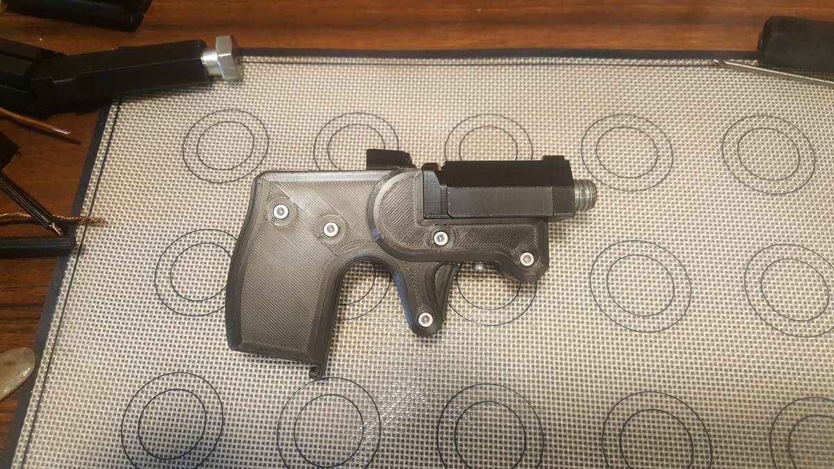ModeratorGage's tweet photo. Introducing The Nutty Hoe a diy barrel for the Harlot pistol. Made from 1/2in bolts with ecm rifling. This project is in Beta at the Black Lotus Coalition with lead developer Joe Dirt. If you've seen his work with The Nutty 9 you'll love a Nutty Hoe. https://t.co/wAb6HgtZKW