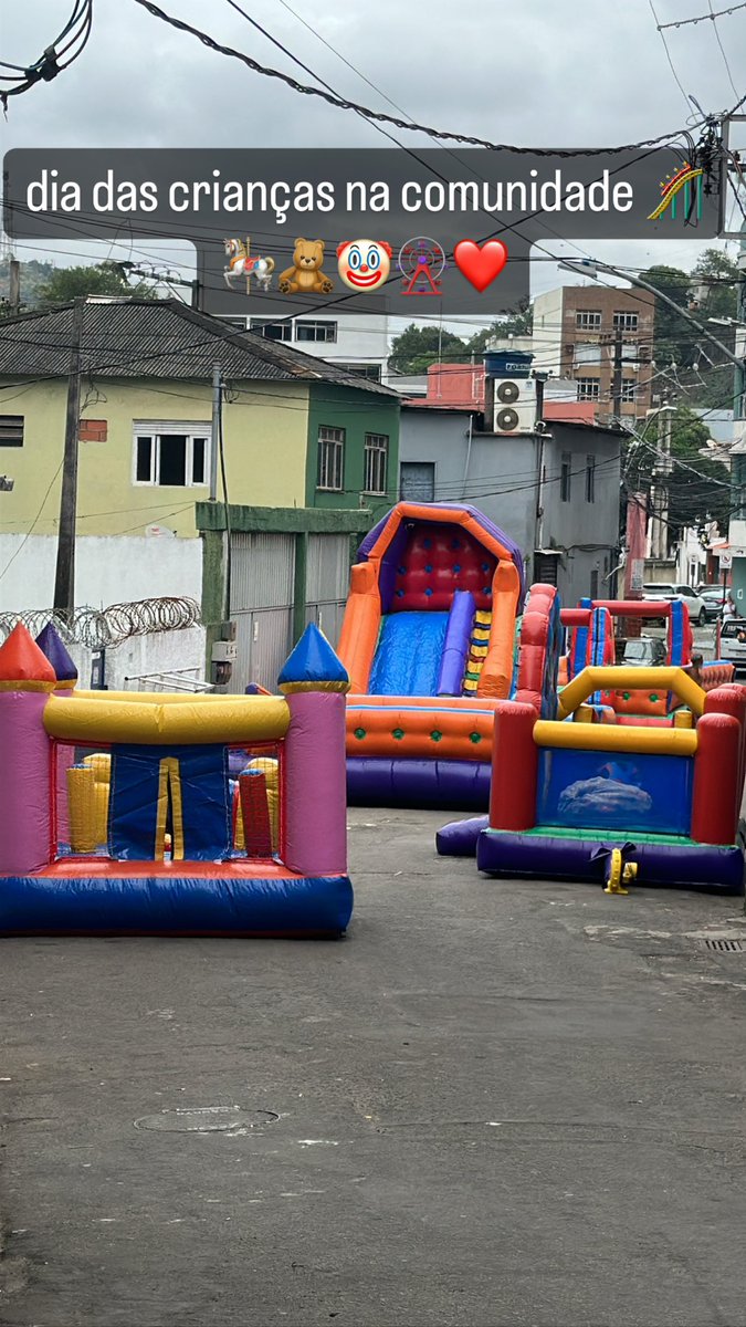 Com muita ajuda dos moradores junto com os órgãos competentes que apoiam a nossa comunidade agradecer a cada um com um pouco que ajudou para poder dar alegria as criança que é o futuro da comunidade obrigado 🙏 🪁🎡🛝