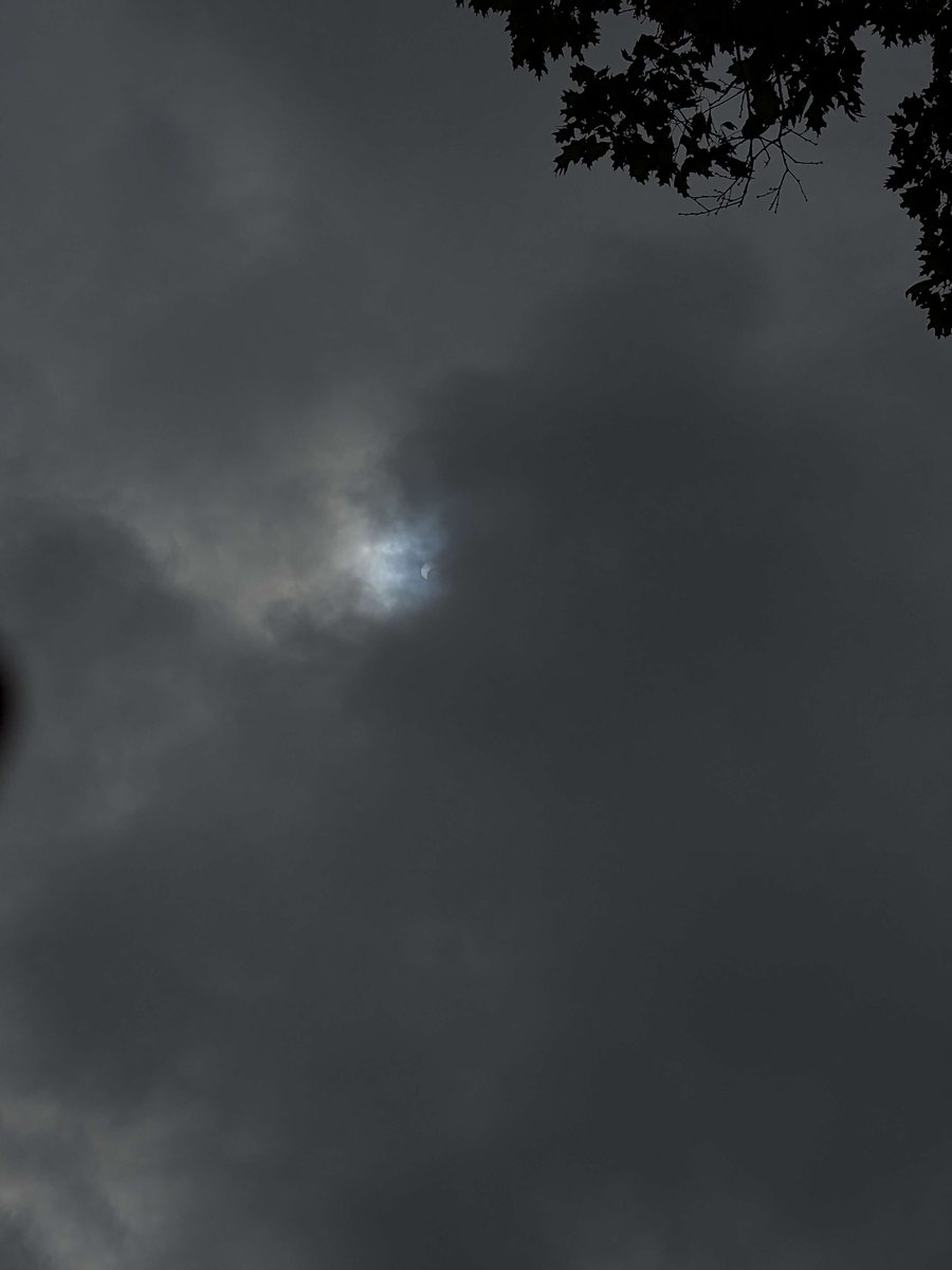 iuastro's tweet photo. Our grad student Tash got a great picture of the sun through the clouds! #IUBEclipse https://t.co/tgfP3l3e4M