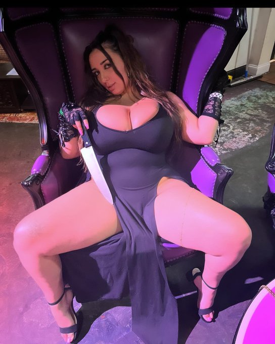 spooky slutty season https://t.co/FS3ltGMDJA