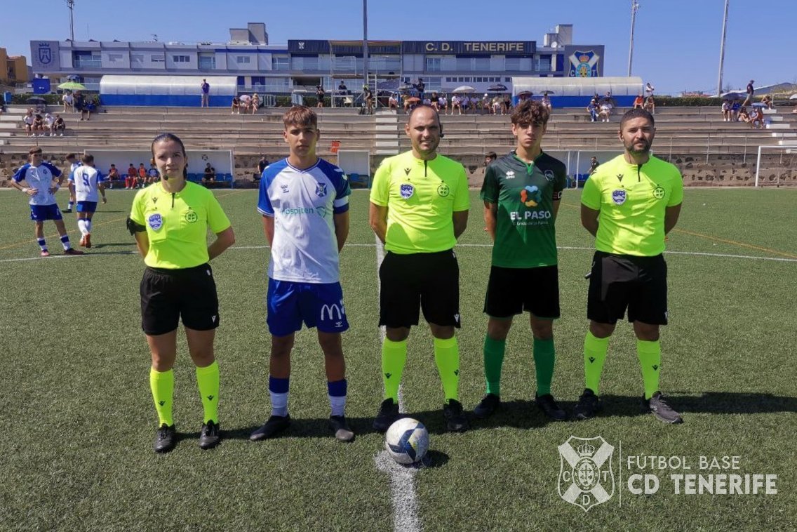 CdtCantera's tweet photo. ⚽ Los jugadores tinerfeñistas se mantienen, una jornada más, en lo alto de la categoría #Autonómica 🙌⚪🔵.

#CadeteCDT 4️⃣ - 0️⃣ @AtleticoPaso 

👟⚽ Óliver, Manu Montero, Edu y Jose.

#CanteraCDT @CDTOficial #YoSoyElTenerife https://t.co/2H53FZZfWC