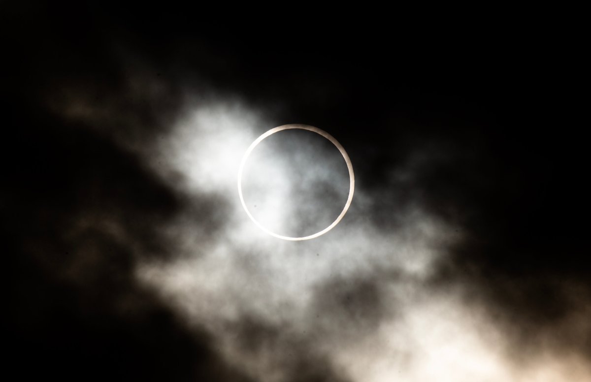 Oregonian's tweet photo. Despite overcast skies across Oregon, The Oregonian/OregonLive staff photographer Dave Killen captured the annular solar eclipse at Crater Lake National Park on Oct. 14, 2023.

#annulareclipse2023 #eclipse2023 #oregoneclipse #eclipse2023 #annulareclipseoregon https://t.co/PnG3HH5Gu8