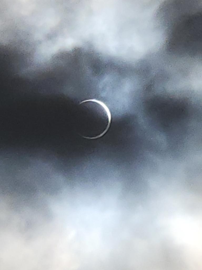 daddy_cubs's tweet photo. Had a blast looking at the eclipse and was able to get these pics thanks to the clouds https://t.co/Lr4w235wFc