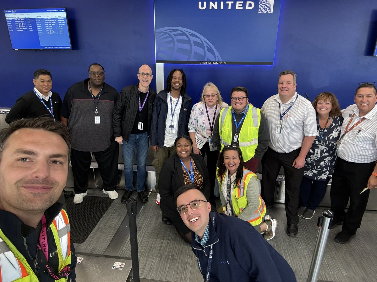 Welcoming our new AO Station support coordinator and UGE business partners to #teamCOSrocks… also our fantastic HRBP Cindy stopped by to meet the entire team.. 11/1 is coming quickly and we are ready! #beingunited @jacquikey @DJKinzelman @espresso613 @TonyBresciani…