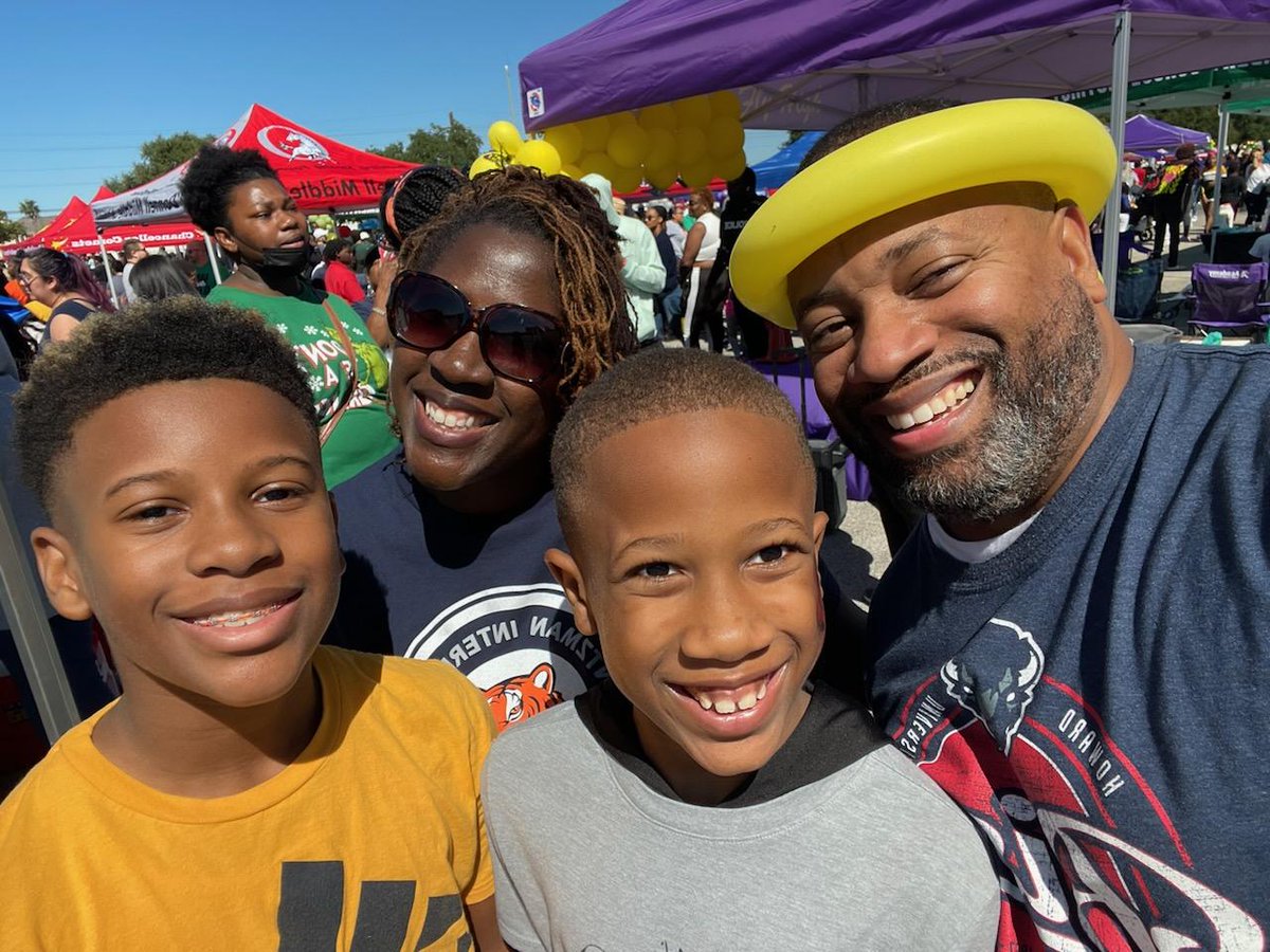 fieldkarenlynn's tweet photo. #FieldFamily fun with @AliefWellness at #AliefProudDay! https://t.co/CnnguhlSLp