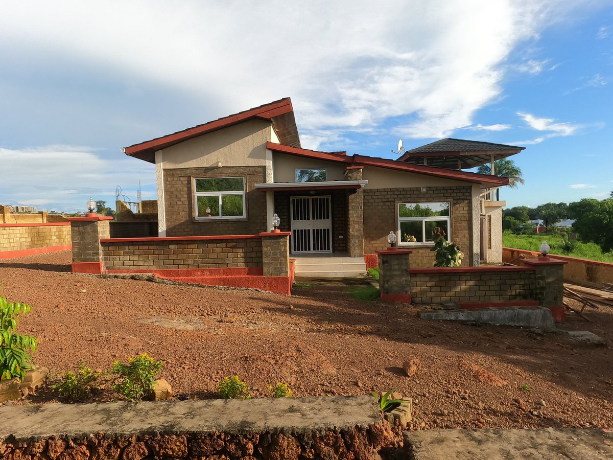 TpestateL's tweet photo. The trees, the flowers, and green lawns are growing slowly. This year, we planted 150 trees. By 2028, this community will be the one and only sustainable living community that will grow all of the vegetables needed by the residents

Check https://t.co/gRZKl15UGB to find answers https://t.co/e0LeDlx1q0