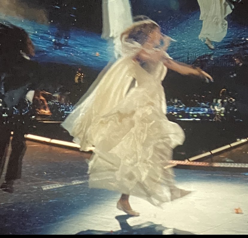 She looks like a ballerina here she’s the cutest and the prettiest <3 #TSTheErasTourFilm