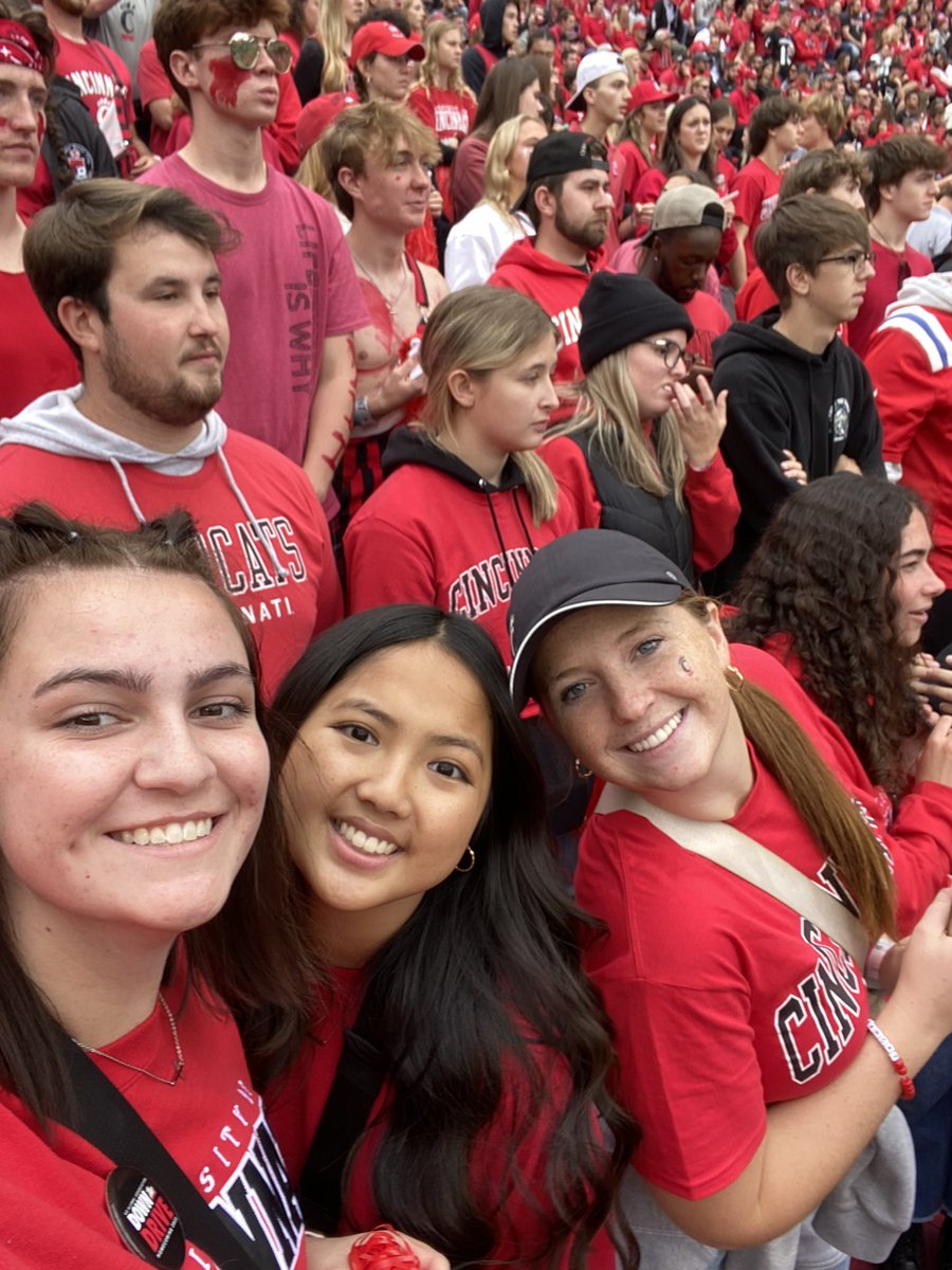 JessicaDillhoff's tweet photo. #Bearcats https://t.co/twoTPF6XxG