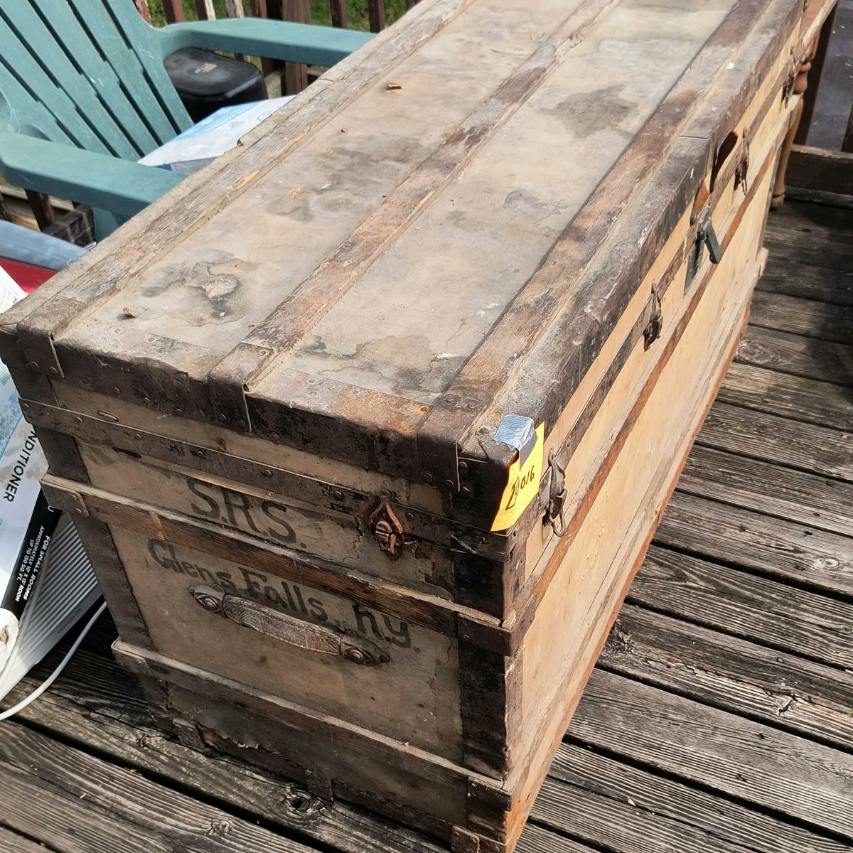 adklpl's tweet photo. After inspecting the trunk, my research and interviews. I'm at the point now, where I'm saying, prove to me that this streamer trunk isn't Seneca Ray Stoddard's...
I spoke with The Chapman's Exec. Dir., and they're pretty convinced it's his as well and pumped to be receiving it! https://t.co/WNEUDu9Put