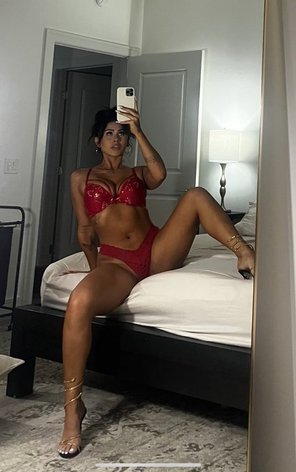 Legs for days 🤭 https://t.co/hH3z9K6xky