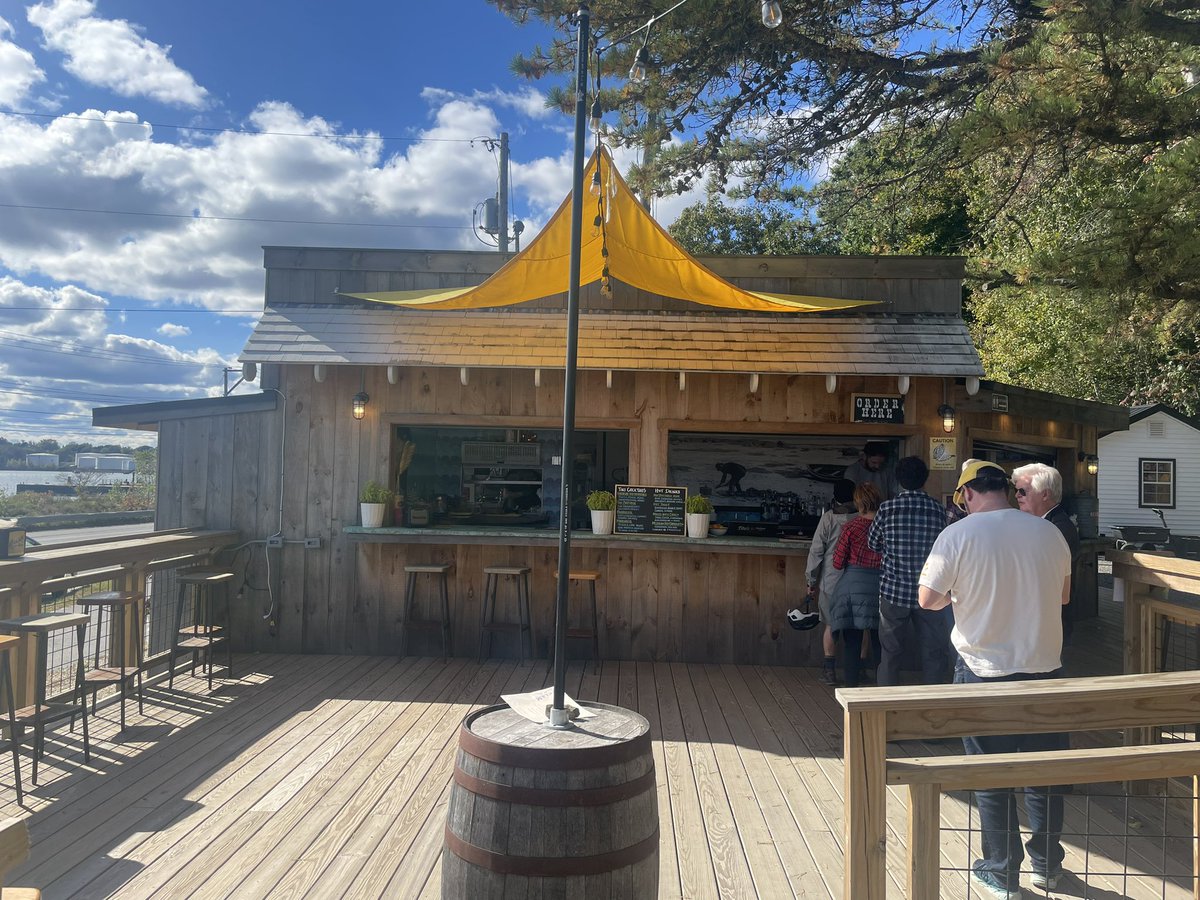 GriffinClubMerv's tweet photo. Hut 1, Hut 2, HUT HUT! #ClamHut #MeFood https://t.co/Q3mfUck1Wy