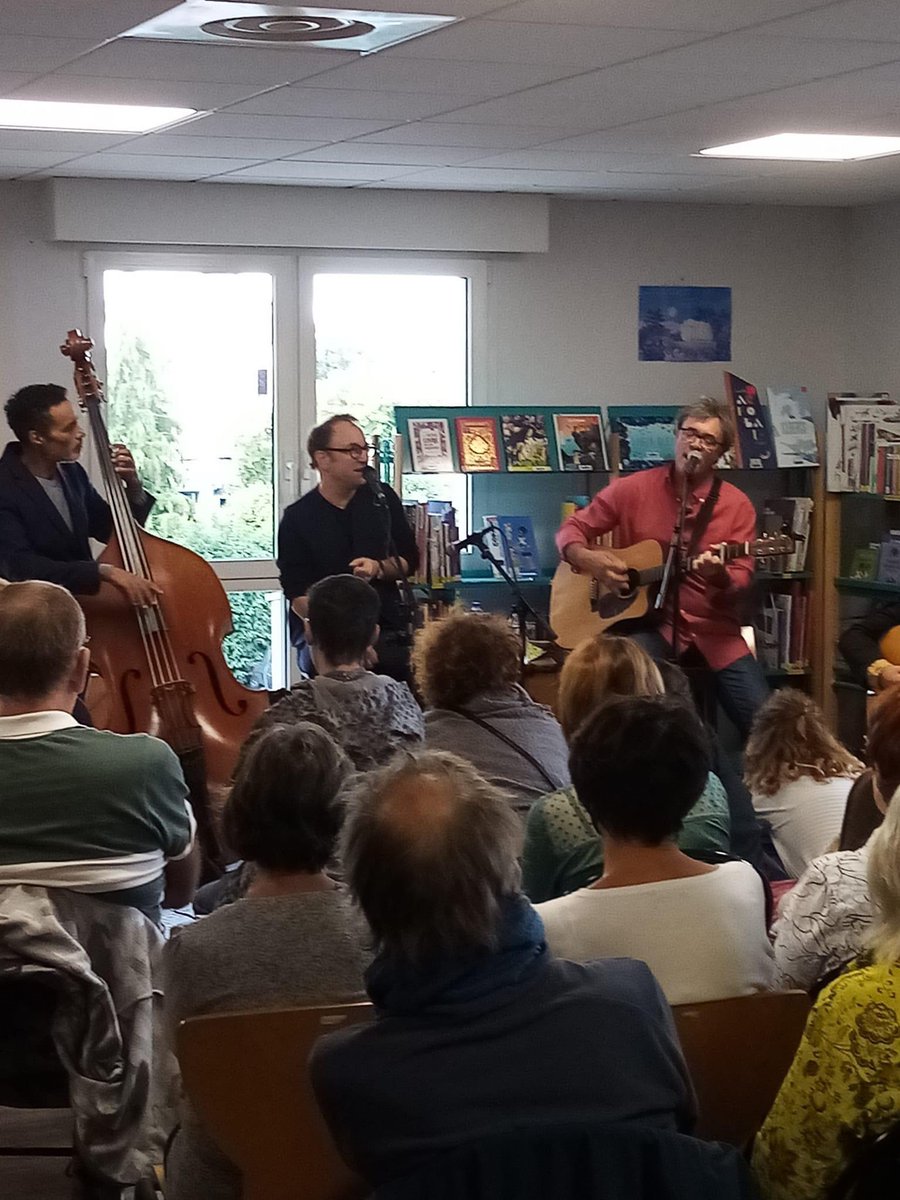 lescoevrons's tweet image. [Tranzistour] La Croqueuse
🤩 Vous avez été nombreux à venir écouter et échanger avec « La Croqueuse » à la #médiathèque de #Bais cet après-midi. 🙏
Un très bon moment musical partagé entre plusieurs générations. Un régal ! 👏
#Tranzistor @MayenneCulture