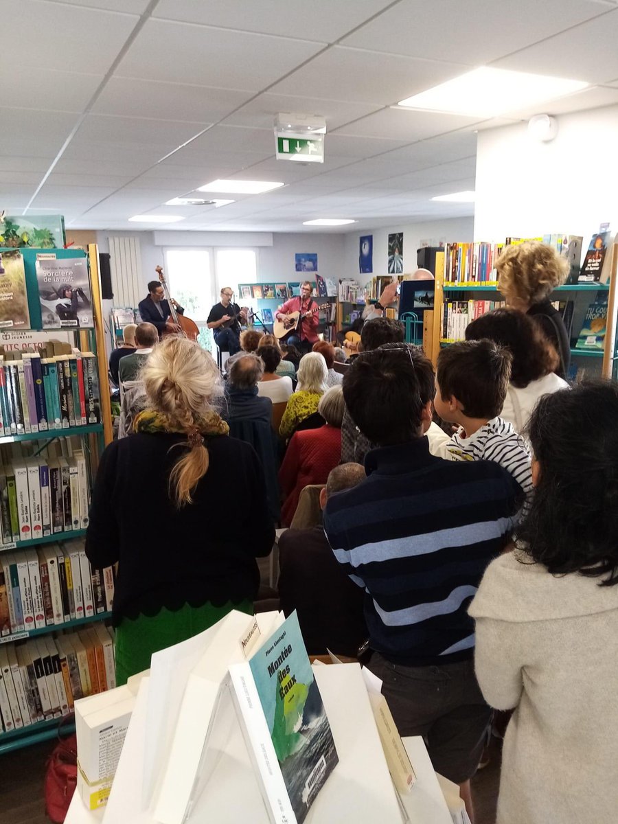 lescoevrons's tweet image. [Tranzistour] La Croqueuse
🤩 Vous avez été nombreux à venir écouter et échanger avec « La Croqueuse » à la #médiathèque de #Bais cet après-midi. 🙏
Un très bon moment musical partagé entre plusieurs générations. Un régal ! 👏
#Tranzistor @MayenneCulture