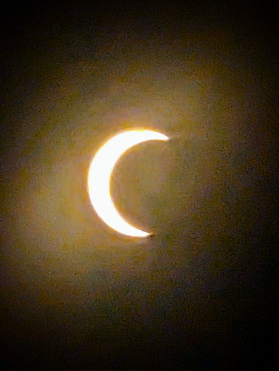 BenR0613's tweet photo. The eclipse was amazing, even at only 80% occlusion! https://t.co/hC8Ofp88NG