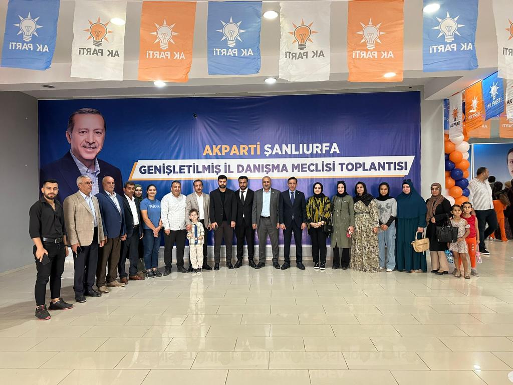 akkadinakcakale's tweet photo. AK Parti Şanlıurfa İl Başkanlığımızın Genişletilmiş İl Danışma Meclisi Toplantısına TBMM Başkan vekilimiz Sayın @bybekirbozdag katılımıyla ilçe başkanımız @ibrahim_yildik K.K başkanımız @Emine_agarr G.K başkanımız @apakhan_murat ve yönetim kurulu üyelerimizle katılım sağladı.@ https://t.co/F4KiPQOKsZ