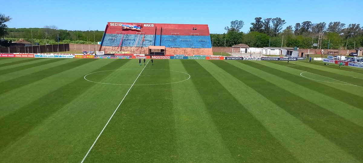 #Fútbol Ya estamos en Ingeniero Maschwitz. En poco menos de media hora, Comu visita a Deportivo Armenio.