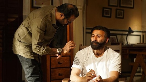 LegendDeols's tweet photo. To all those who are asking about #Soorya &amp; #Baap film current status.
1. #Soorya - patch up shoot of 6-8 days is left .
2. #Baap - one song featuring all #SunnyDeol , #SanjayDutt , #Mithun &amp; #jackie is left Which will be shot in Nov .
Shoot of both films will be done soon. https://t.co/ve8btTRyRV