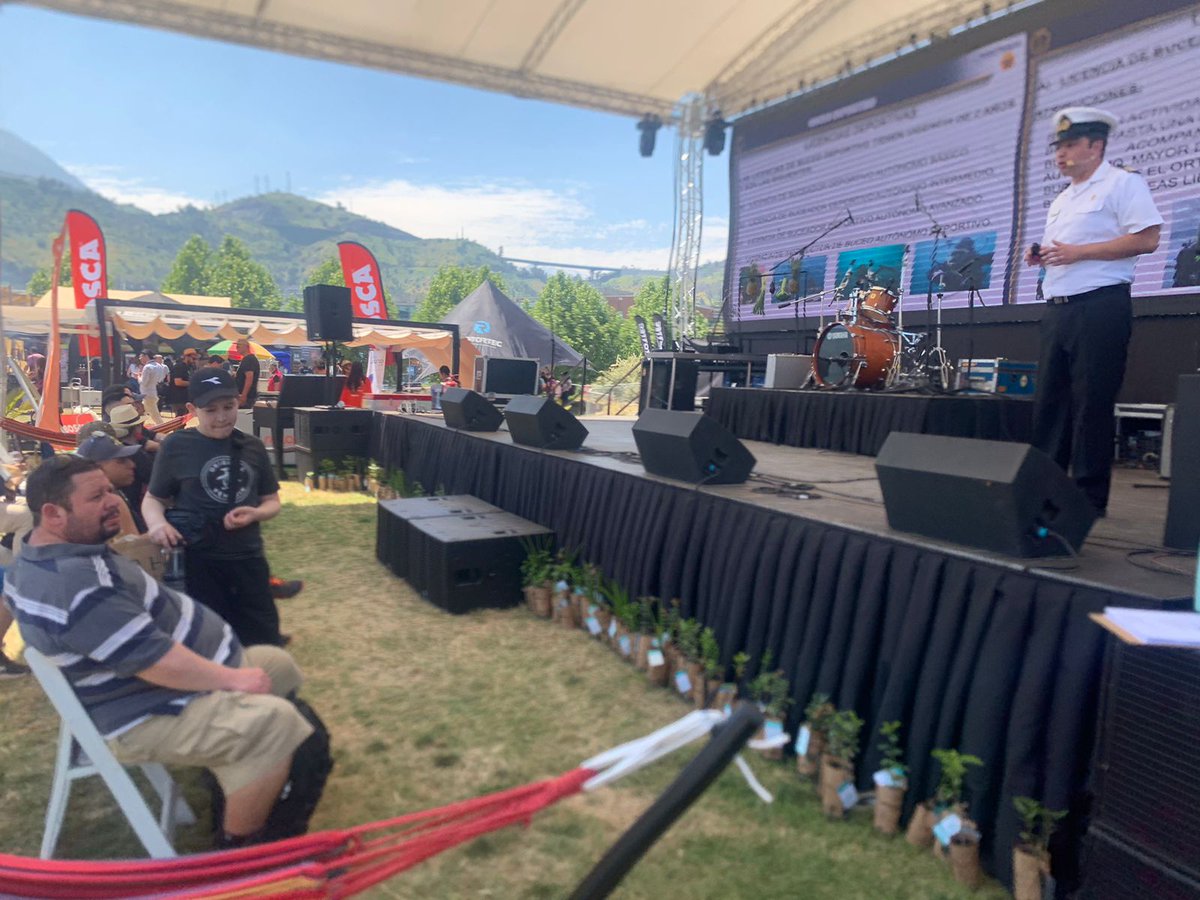 DGTM_Chile's tweet photo. El Capitán de Corbeta Litoral, Jonathan Dimter, presentó en el evento #MundoOutdoor en la Ciudad Empresarial, #Santiago, los tipos de licencia de buceo y las medidas de seguridad que se deben tener al practicar estas actividades deportivas.
#AutoridadMarítima
@Armada_Chile https://t.co/77Ny0T2678