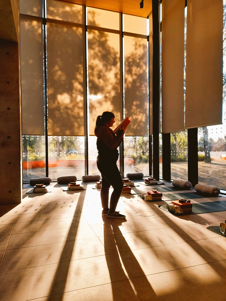 TheAquaticYogi's tweet photo. 🧘♂️PROSE & POSE at #OpenHouseDublin
🙏Thanks @DublinPortCo for their new substation
🕉 Supported by @templebaryoga
"Beneath its floor the old sea wall, three centuries aged
now with its soul preserved
a new spirit a new energy
a new powerhouse is born"
-Cliodhna Hodgers
#OHD23 https://t.co/W3GlsPtw0U